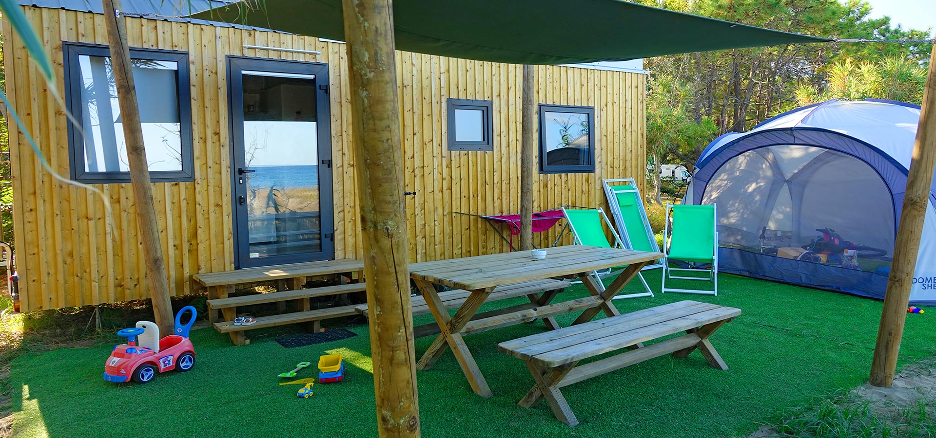 Camping san damiano bungalow luxe tiny house terrasse